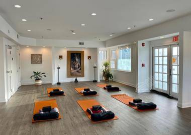 Calming, Natural Filled Fitness Studio